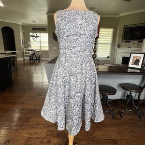 Vera Wang Dress Women’s Size 12 Black White Floral Lace Sleeveless Lined